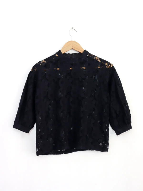 Blusa de Encaje HINENI